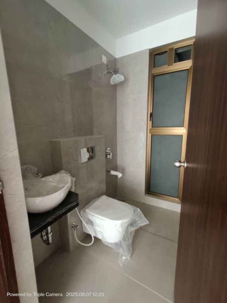 Bathroom, damji-shamji-mahavir-spring-tulip-phase-1 2 Bedroom 767 Sq.Ft. Apartment In Pokhran Road No Two Thane 10648294
