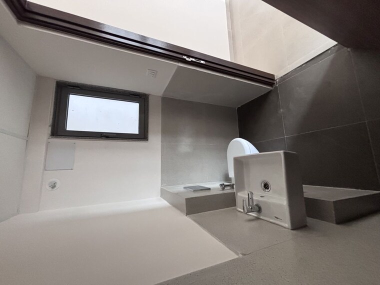 Washroom, dosti-west-county 1.5 Bedroom 458 Sq.Ft. Apartment In Balkum Pada Thane 10648291