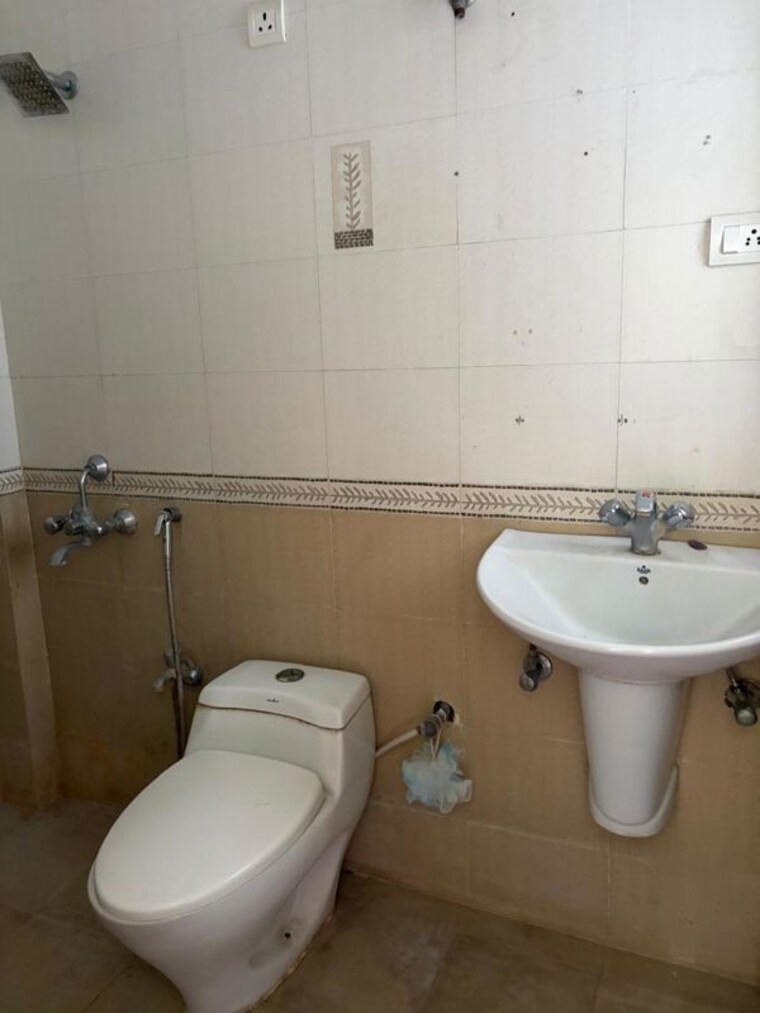Bathroom, venkatesh-flora-phase-ii 3 Bedroom 1575 Sq.Ft. Apartment In Mundhwa Pune 10648310