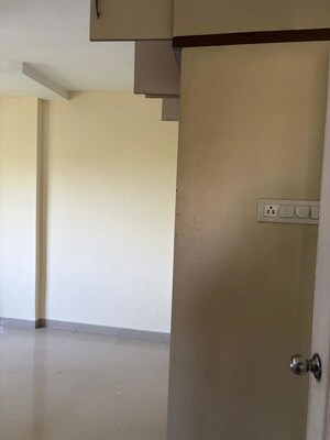 Room in 3 BHK Apartment at Venkatesh Flora Phase II, Mundhwa – for Rent