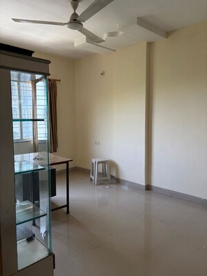 Room in 3 BHK Apartment at Venkatesh Flora Phase II, Mundhwa – for Rent