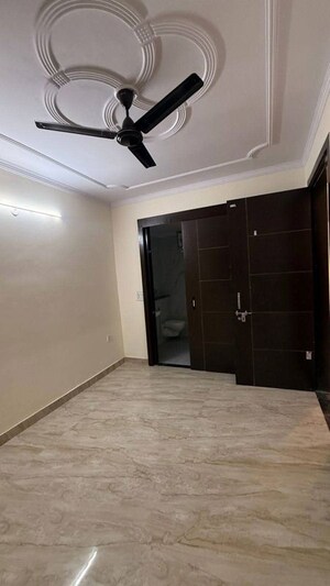 Room in 2 BHK Builder Floor at Saket – for Rent