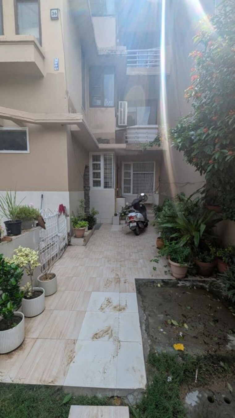 Balcony, ss-the-lilac 3 Bedroom 1800 Sq.Ft. Builder Floor In Sector 49 Gurgaon 10648298
