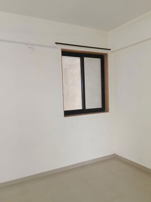 Room in 2 BHK Apartment at Rustomjee Elanza, Malad West – for Rent