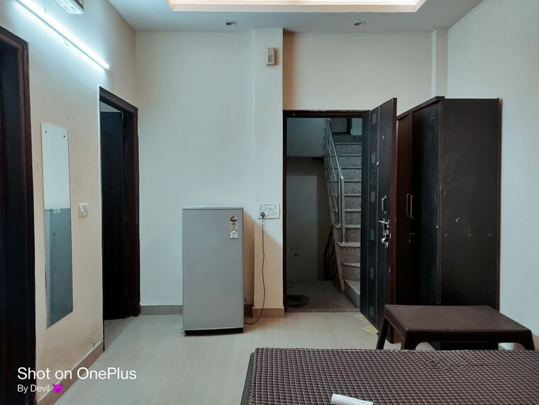Bedroom, mohit-house 1 RK 350 Sq.Ft. Builder Floor In Sushant Lok I Gurgaon 10648366