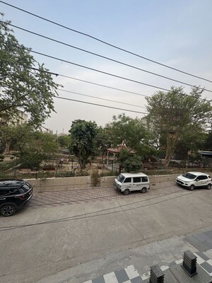 Parking in 4 BHK Builder Floor at Green Fields Colony – for Sale