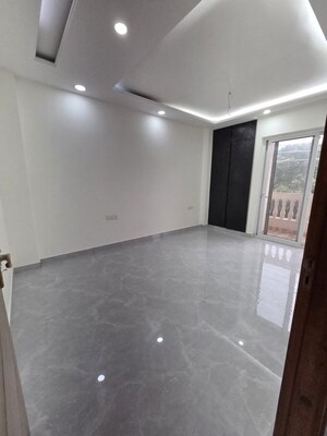 Room in 4 BHK Builder Floor at Green Fields Colony – for Sale