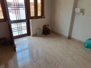 Room in 1 BHK Independent House at RWA Apartments Sector 52, Sector 52 – for Rent