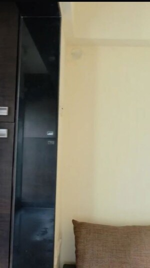 Furnished Amenities in 2 BHK Apartment at Andheri West – for Rent