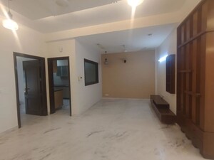 Room in 3 BHK Builder Floor at Vipul Square, Sushant Lok I – for Rent