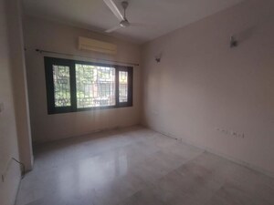 Room in 3 BHK Builder Floor at Vipul Square, Sushant Lok I – for Rent