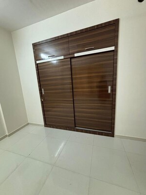 Room in 2 BHK Apartment at Vasant Fiona, Pokhran Road No Two – for Rent