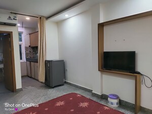 Living Room in 1 BHK Builder Floor at Ansal Sushant Lok I, Sector 43 – for Rent