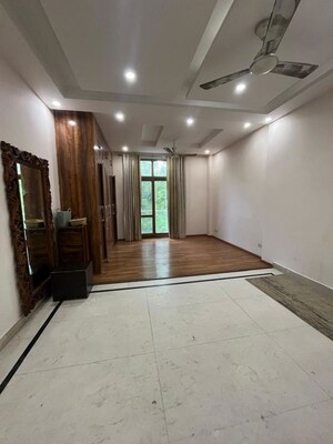 Building Lobby in 4 BHK Builder Floor at Sheikh Sarai Phase 2 – for Rent