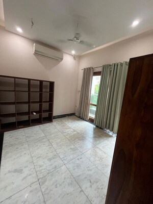 Room in 4 BHK Builder Floor at Sheikh Sarai Phase 2 – for Rent