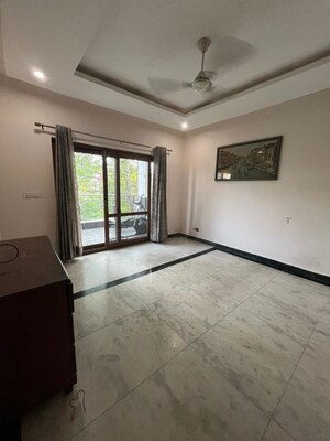 Room in 4 BHK Builder Floor at Sheikh Sarai Phase 2 – for Rent