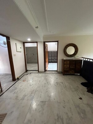 Room in 4 BHK Builder Floor at Sheikh Sarai Phase 2 – for Rent