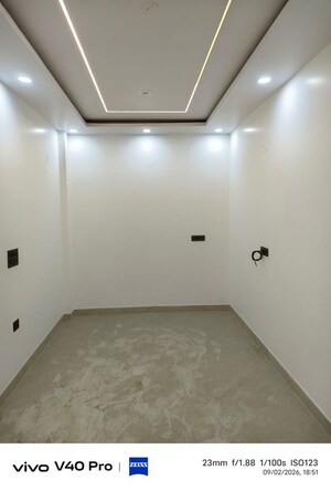  Shop For Rent in Vikas Puri