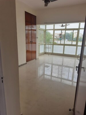  Shop For Rent in Vikas Puri