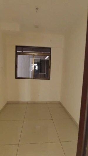 Room in 4 BHK Apartment at Chandak 34 Park Estate, Goregaon West – for Sale