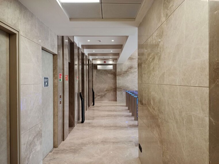  Parking, one-world Commercial Office Space 675 Sq.Ft. In Malad West Mumbai 10648535