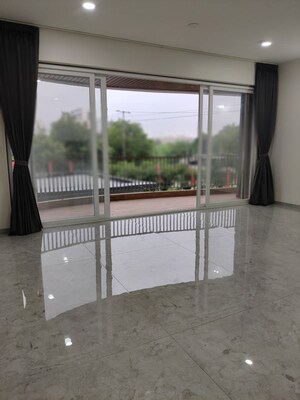Room in 3 BHK Apartment at Clar Belvista, New Alkapuri – for Sale