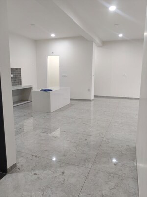 Room in 3 BHK Apartment at Clar Belvista, New Alkapuri – for Sale