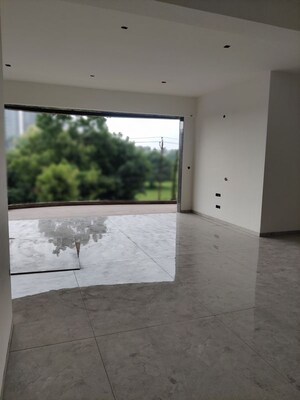 Building Lobby in 3 BHK Apartment at Clar Belvista, New Alkapuri – for Sale