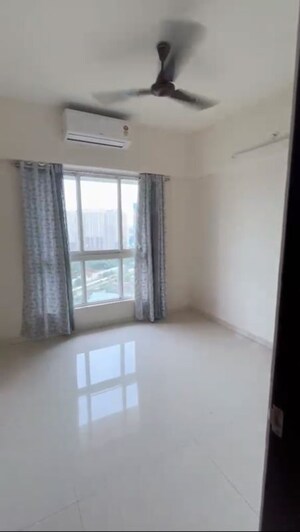 Room in 2 BHK Apartment at Lodha Amara, Kolshet Road – for Rent
