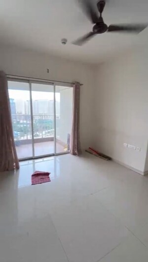 Room in 2 BHK Apartment at Lodha Amara, Kolshet Road – for Rent
