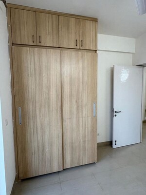 Room in 2 BHK Apartment at Emaar Emerald Estate, Sector 65 – for Rent