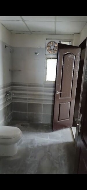 Bathroom in 4 BHK Apartment at Omaxe Heights, Sector 86 – for Rent