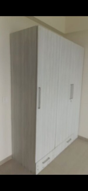 Building Lobby in 4 BHK Apartment at Omaxe Heights, Sector 86 – for Rent