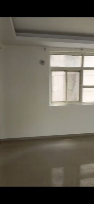 Room in 4 BHK Apartment at Omaxe Heights, Sector 86 – for Rent