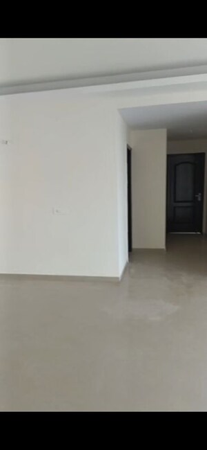 Room in 4 BHK Apartment at Omaxe Heights, Sector 86 – for Rent