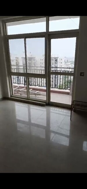 Room in 4 BHK Apartment at Omaxe Heights, Sector 86 – for Rent