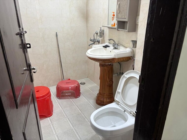 Bathroom, niti khand i 2 Bedroom 950 Sq.Ft. Builder Floor In Niti Khand I Ghaziabad 10648579