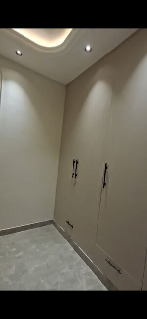 Furnished Amenities in 3 BHK Builder Floor at Parklands, Sector 85 – for Sale