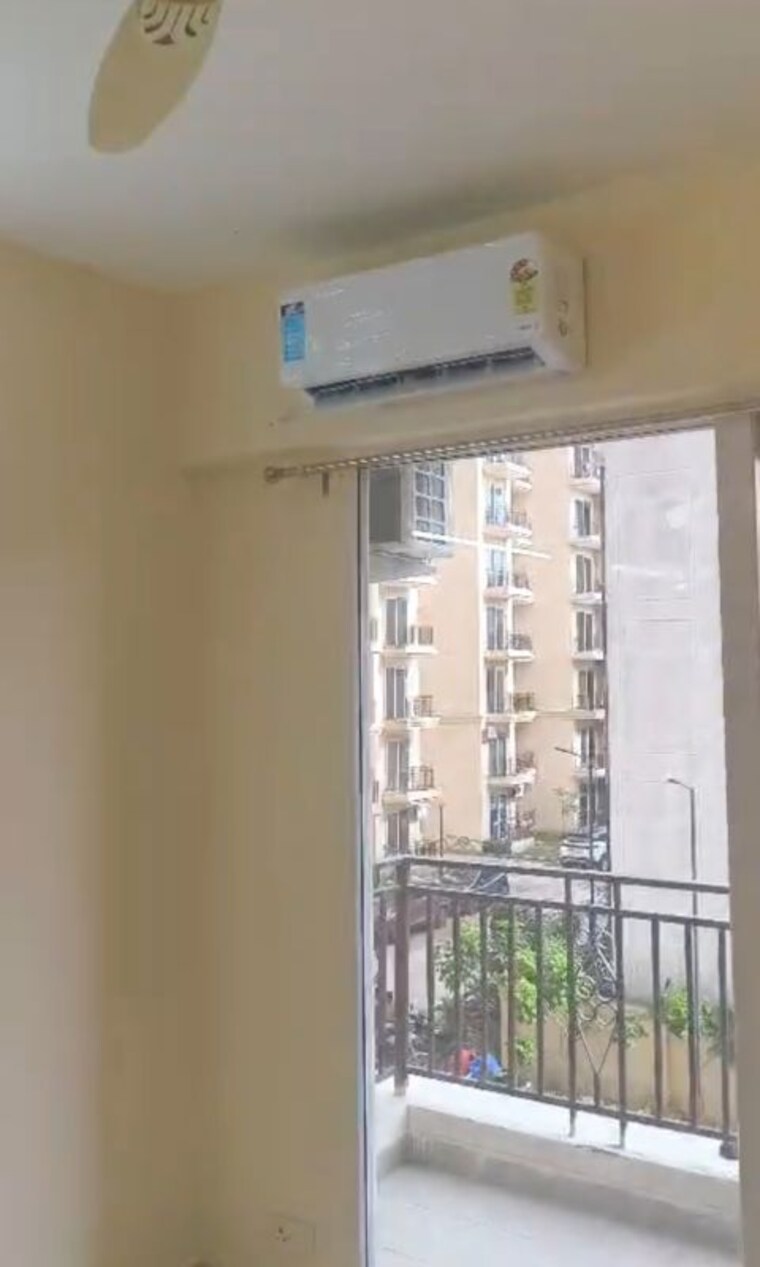 Room, signature-global-prime 2 Bedroom 834 Sq.Ft. Apartment In Sector 63a Gurgaon 10648611