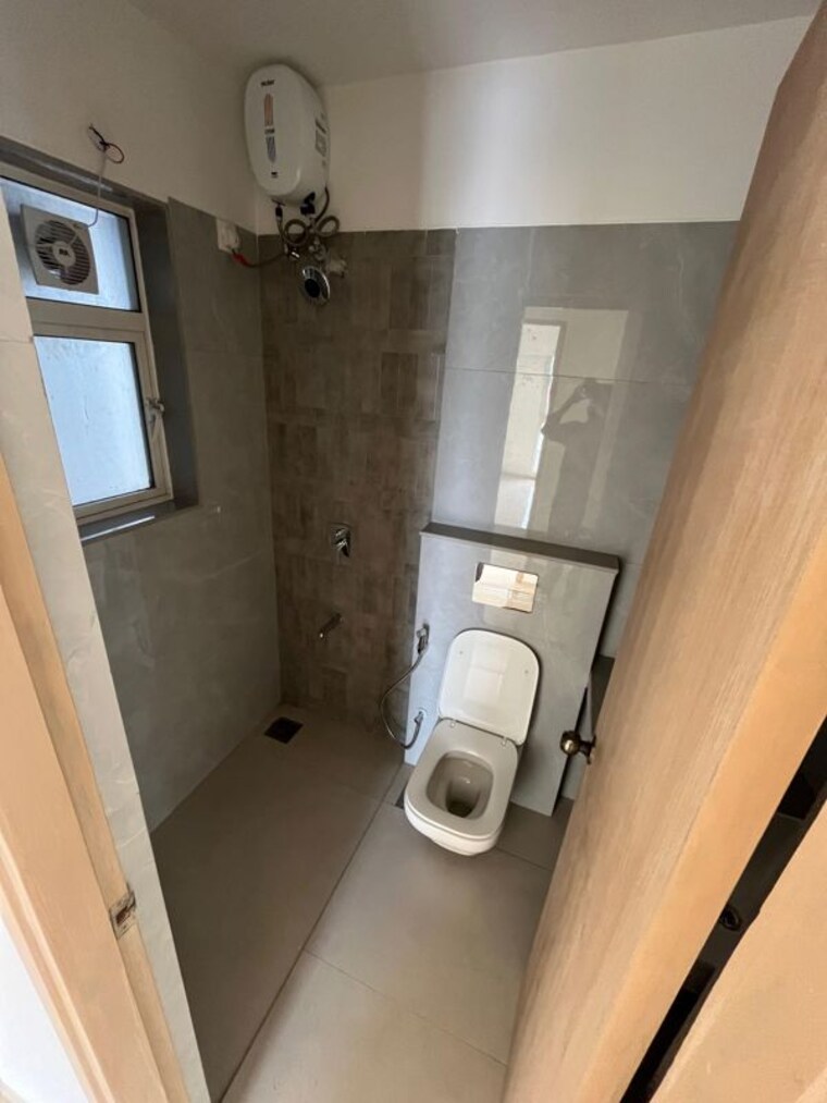 Bathroom, rrb-satra-harmony 1.5 Bedroom 550 Sq.Ft. Apartment In Chembur Mumbai 10648628