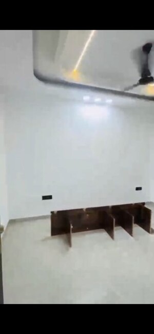 Team Area in 3 BHK Builder Floor at BPTP District, Sector 81 – for Rent