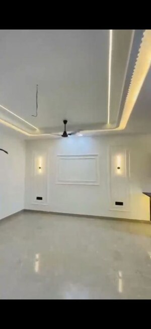 Bathroom in 3 BHK Builder Floor at BPTP District, Sector 81 – for Rent