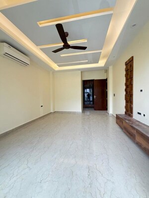 Room in 3 BHK Builder Floor at Sushant Lok I – for Rent