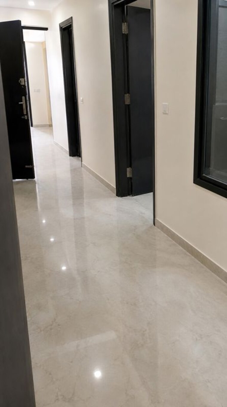 Room, naraina 4 Bedroom 300 Sq.Yd. Builder Floor In Naraina Delhi 10648638