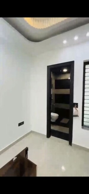 Furnished Amenities in 3.5 BHK Builder Floor at BPTP District, Sector 81 – for Rent