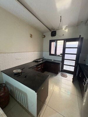 Team Area in 2 BHK Builder Floor at Sector 77 – for Rent