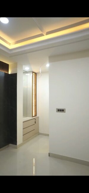 Room in 4 BHK Builder Floor at Sector 85 – for Rent
