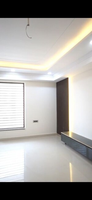 Room in 4 BHK Builder Floor at Sector 85 – for Rent