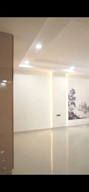 Room in 4 BHK Builder Floor at Sector 85 – for Rent