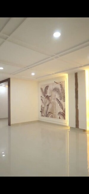 Room in 4 BHK Builder Floor at Sector 85 – for Rent